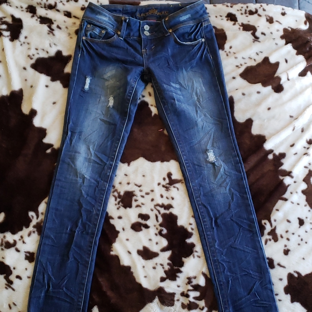 Distressed skinny jeans